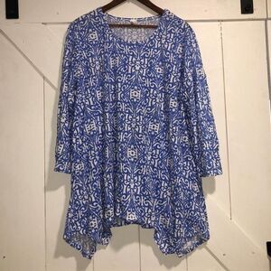 Lulu-B Size Large Crinkle Blue/White Patterned Top Flowy 3/4 Sleeve Top Shirt